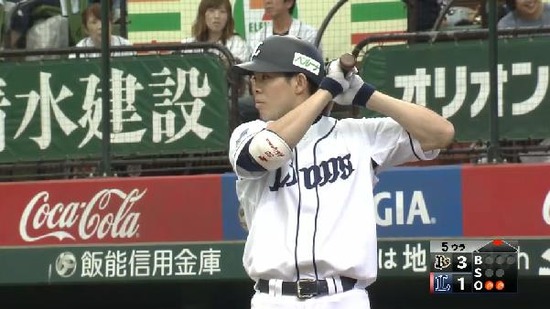 ５回裏３バント２塁秋山タイムリー (1)