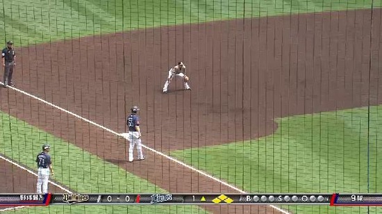 １回表２浅村内野安打ノーアウト満塁 (2)