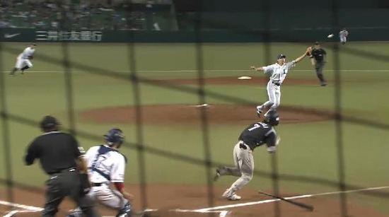 6回表2エラー1塁3塁交代 (2)
