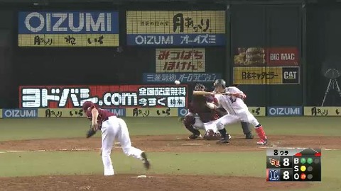 ８回裏３木村スクイズ失敗 (1)