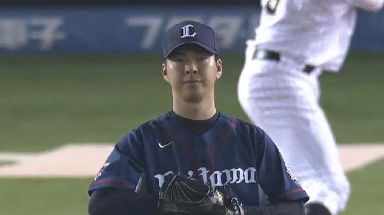 １回裏２ヒット四球１塁２塁２アウト (2)
