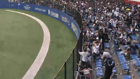 ７回裏２デスパイネ２ラン (4)