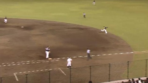 8回表1金子ヒット (1)