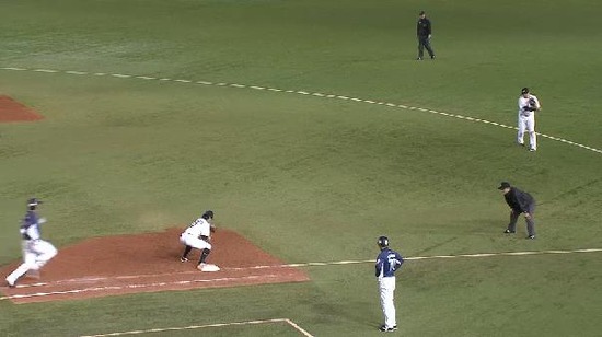 ９回表２秋山セカンドゴロ (2)