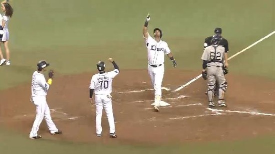 ８回裏２メヒア２ラン (3)