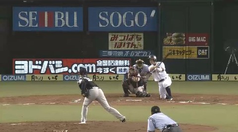 ２回裏６渡辺２点タイムリー２ベース (4)