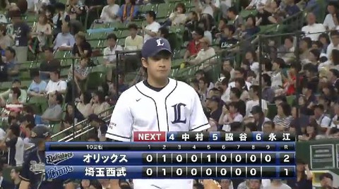９回表３安達セーフティースクイズ失敗 (3)