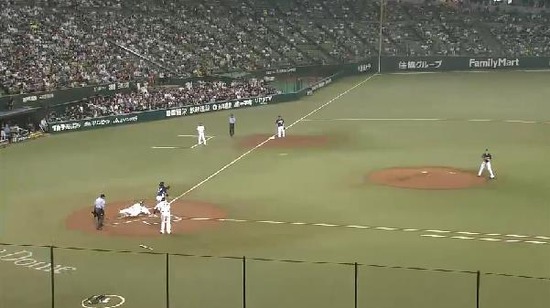 1回表３デスパイネ犠牲フライ木村秋山重なる (5)