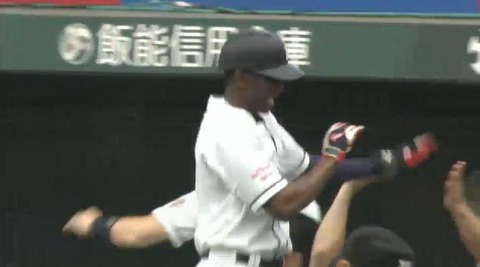 １回裏５炭谷タイムリー (3)