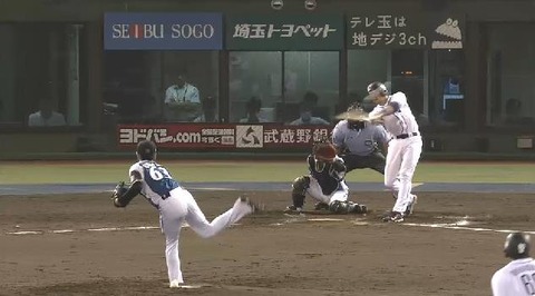 ４回裏２ランサムタイムリー２ベース (2)