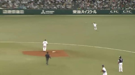 ４回表２秋山ファインプレー、カットミス (3)
