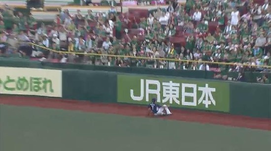 １回裏５伊志嶺２点タイムリー２ベース (1)