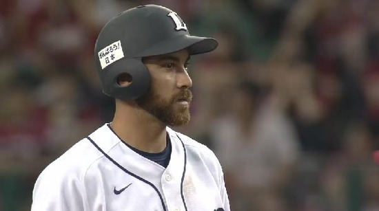 ８回裏１セラテリ来日初ヒット２ベース (2)