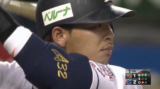 ５回裏４浅村タイムリー２ベース (1)