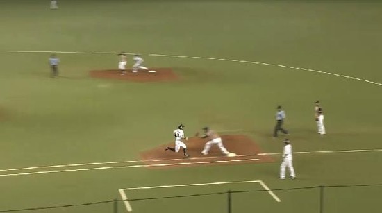 ５回裏１炭谷ヒット外崎バント (1)