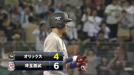 8回表5糸井タイムリー2ベース2塁3塁 (4)