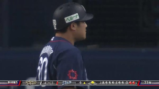 ９回表３栗山中村アウト (3)