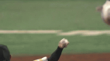 ４回表１斉藤２ベース (1)