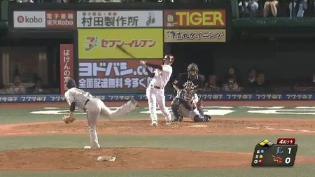 ４回裏２島内３ラン (1)