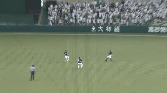 ４回表１浅村追いすぎて鈴木２ベースぽてん (2)