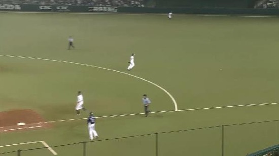 11回裏１秋山ヒット (5)