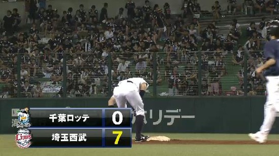 4回裏４クルーズ鈴木エラーテイク２ベース (1)