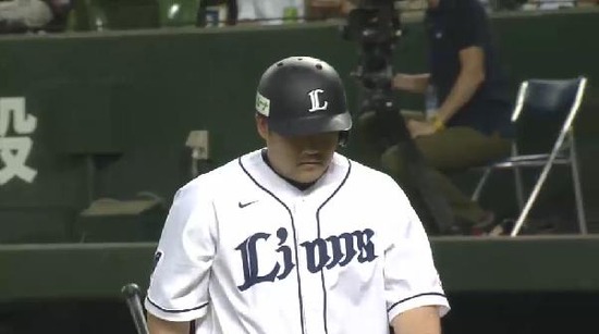 6回裏3中村メヒアフライアウト (5)