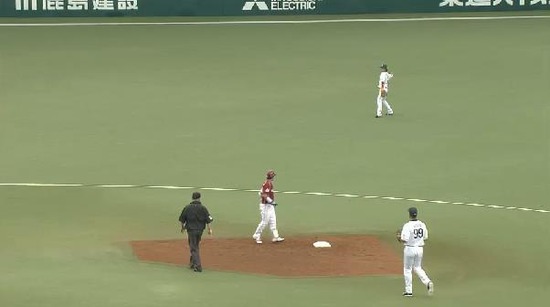 ３回表１先頭福田２ベース (1)