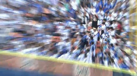 10回表1脇谷HR (6)