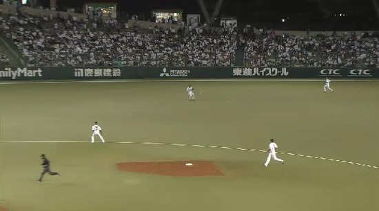 ６回表１イデホ２ベース長谷川タイムリー (3)