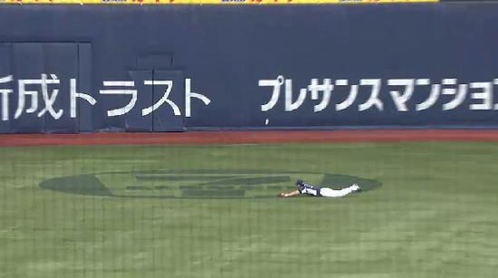５回裏２中島タイムリー (5)