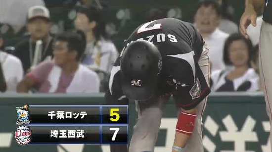 ９回表６鈴木タイムリー２点差 (4)