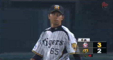 ６回表２炭谷３ベース (4)