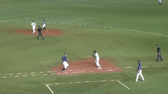 10回表１森ヒット炭谷バント (3)