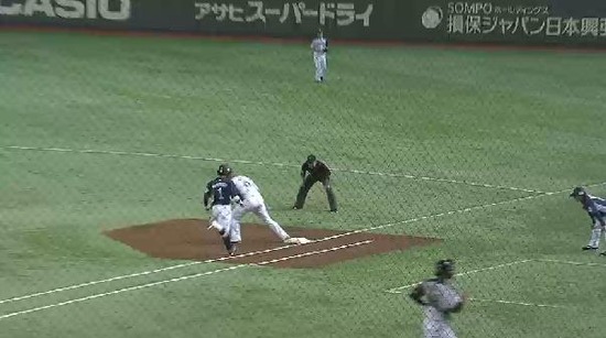 1回表2栗山併殺