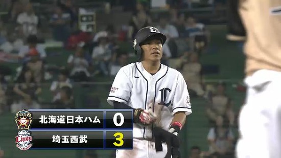 4回裏2脇谷タイムリー (1)