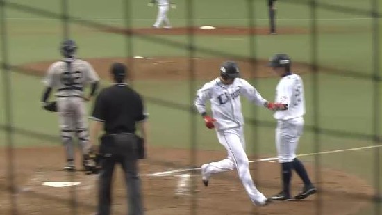 ７回裏１森２点タイムリー (4)