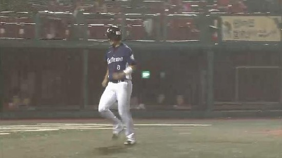 4回表1渡辺フォアボール浅村タイムリー3ベース (1)