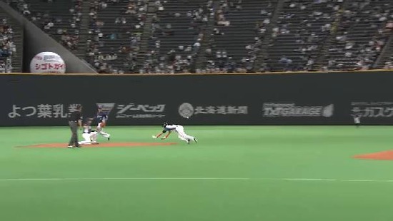 ３回裏１杉谷ヒット、牽制メヒア悪送球３塁 (1)