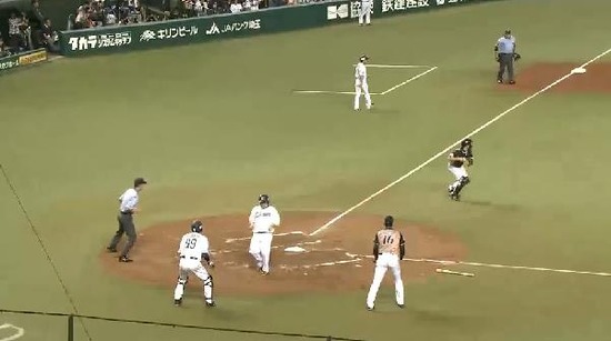 2回裏2森タイムリー2ベース (1)