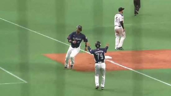 ５回表５炭谷タイムリー (4)