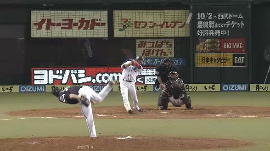 8回裏1先頭金子2ベース (2)