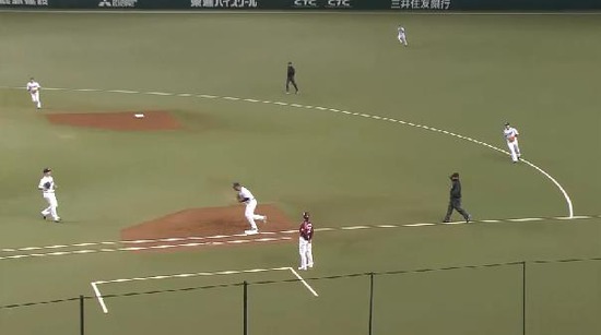 1回表1ルブラン三者凡退 (2)