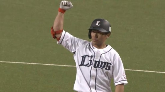 8回裏6脇谷タイムリー (4)
