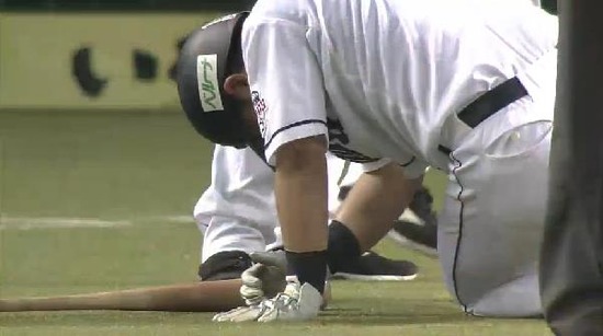 1回裏4森自打球交代 (2)