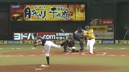 １回裏４中村タイムリー２ベース (4)