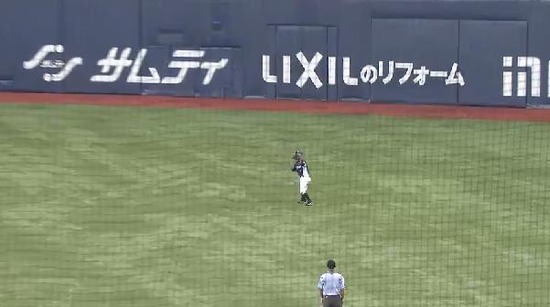 ３回裏５カラバイヨライトフライ (2)