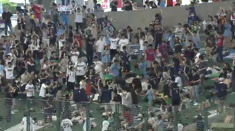 ５回表１岡田HR (3)