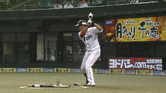 ８回裏２斉藤バント代打脇谷 (2)