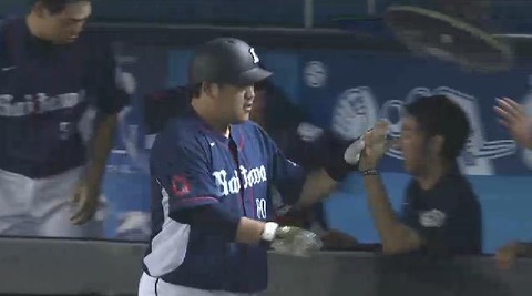 ９回表１中村HR (5)